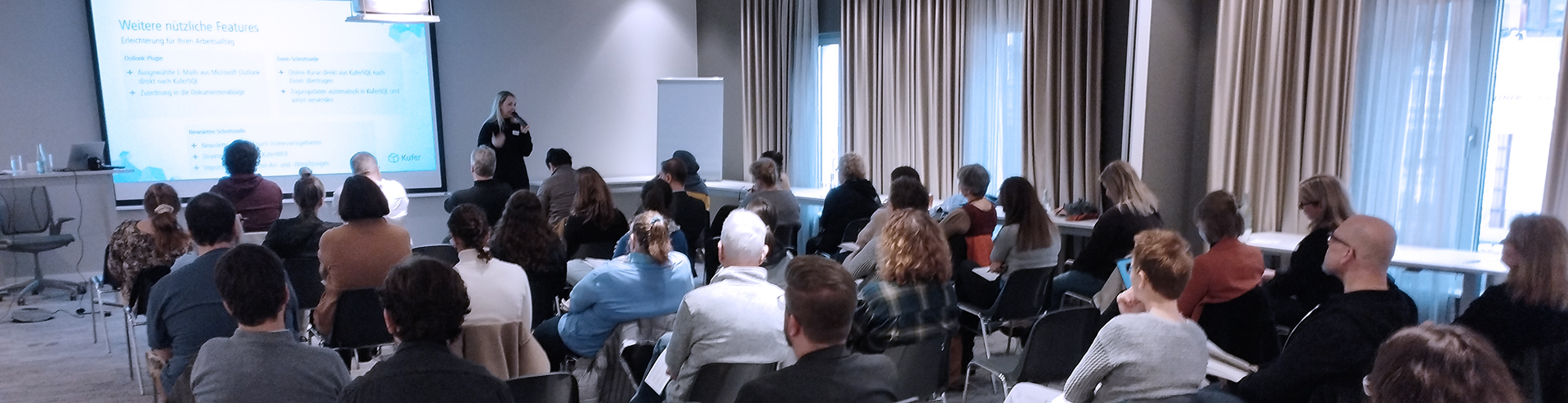 Vortrag beim Kufer-Anwendertreffen vor sitzendem Publikum in einem Konferenzraum